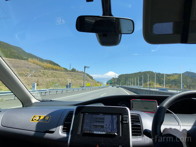 高速道路からの富士山