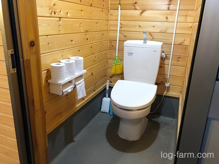 グリム冒険の森キャンプ場のトイレ