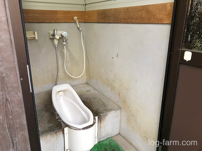 黄和田キャンプ場の和式トイレ