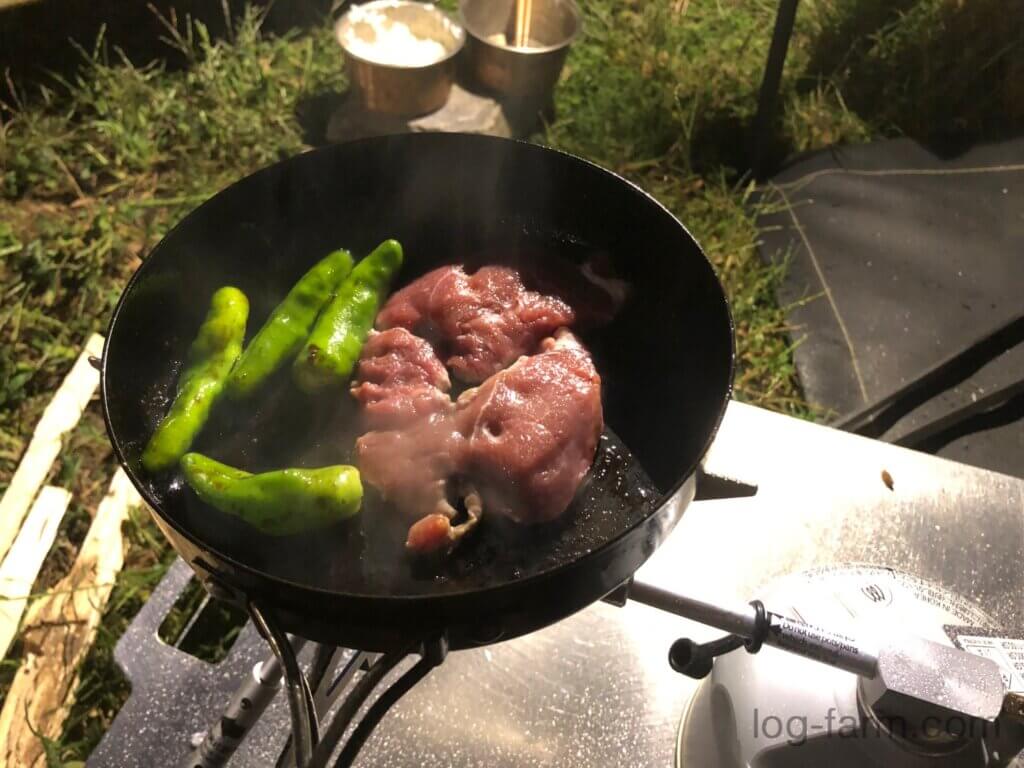 鉄フライパンで焼肉