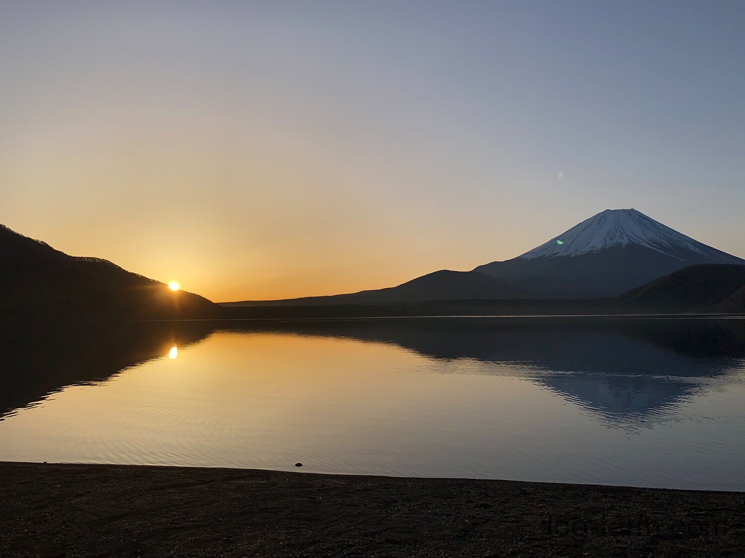浩庵キャンプ場の日の出と富士山