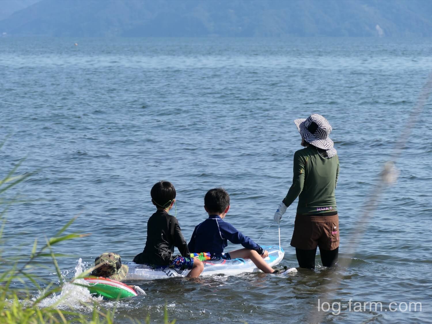 琵琶湖とボート
