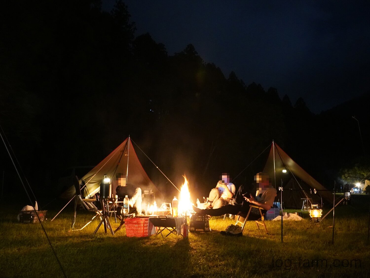 キャンプで焚き火